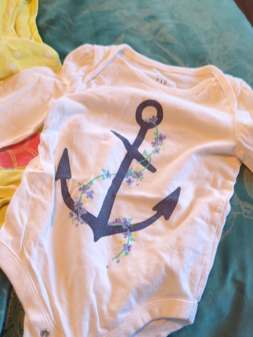 Bundle Baby Onsies 5 Items 18 Mo.